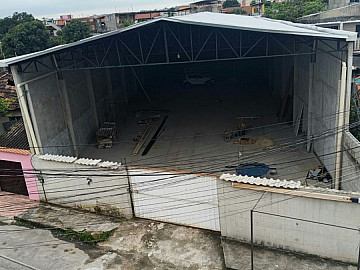 Galp�o na Calif�rnia em Nova Igua�u